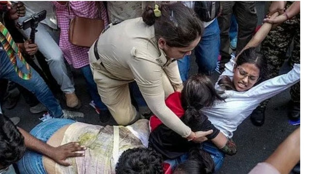 নারী সাংবাদিকদের হেনস্থা: দিল্লি পুলিশ প্রধানকে সুপ্রিম কোর্টের তলব