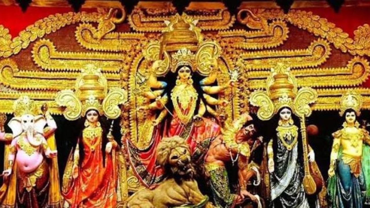 মহাষষ্ঠীর মধ্য দিয়ে শুরু হলো দুর্গোৎসব