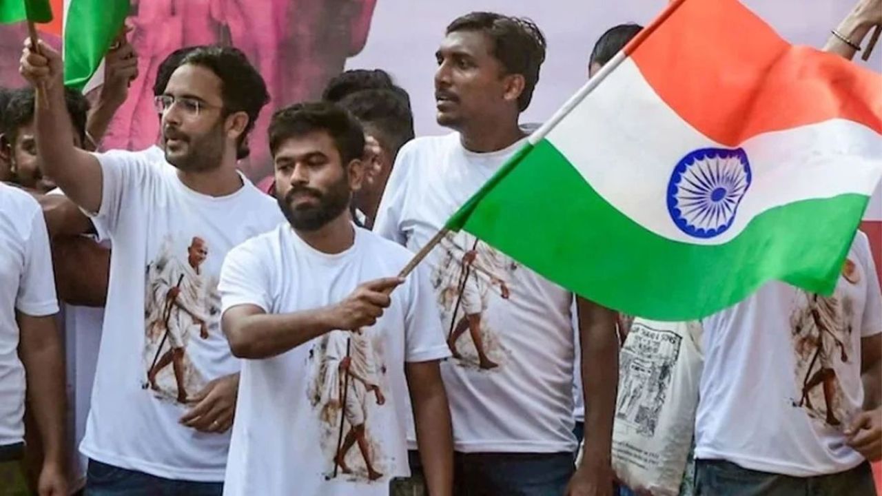 মোদি সরকারকে সরাসরি চ্যালেঞ্জ অভিজিৎ দীপকের