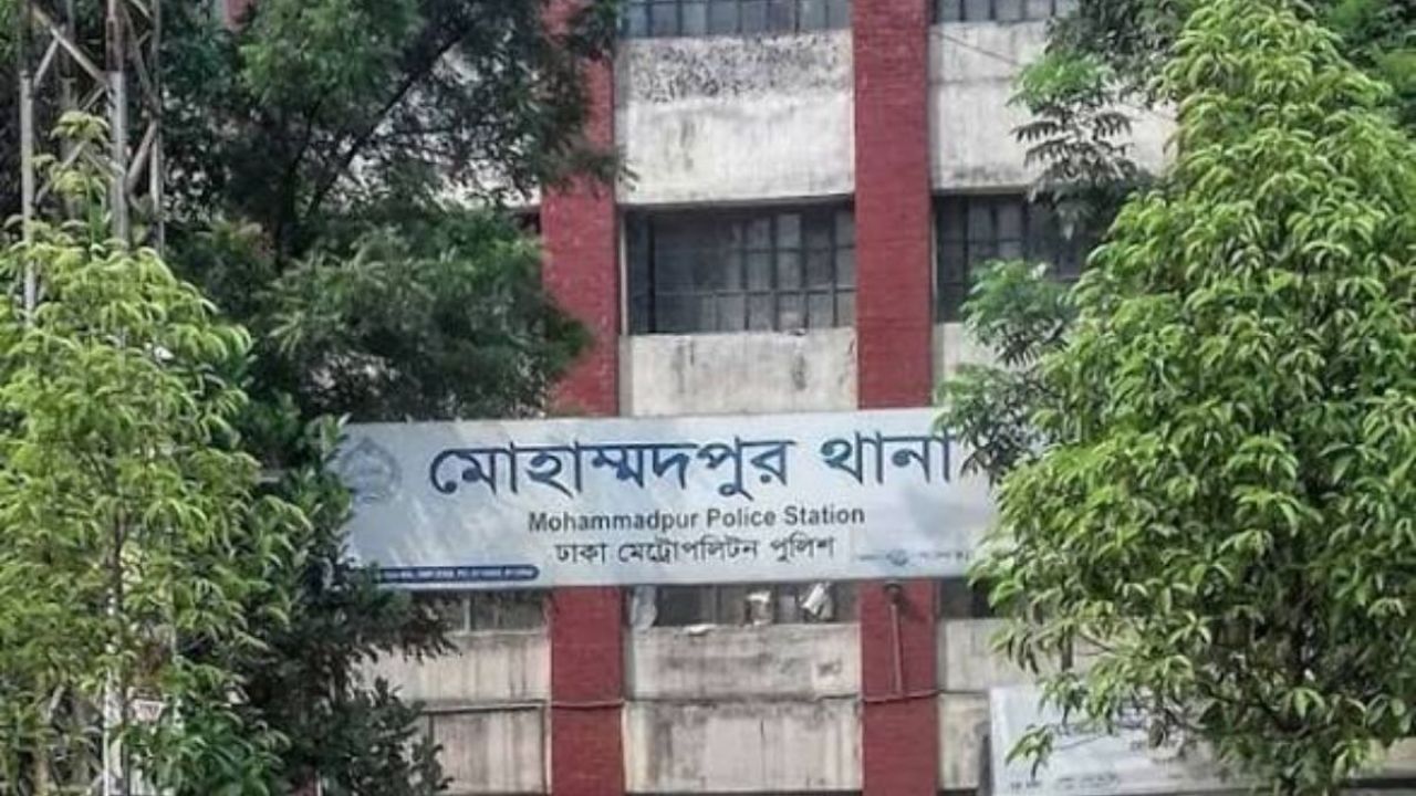রাজধানীর সড়কে প্রাণ গেল দুই নারীর