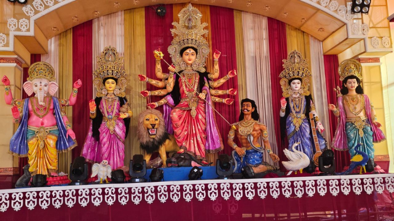 নানা ধর্মীয় আনুষ্ঠানিকতায় বান্দরবানে শুরু হয়েছে শারদীয় দুর্গাপূজা