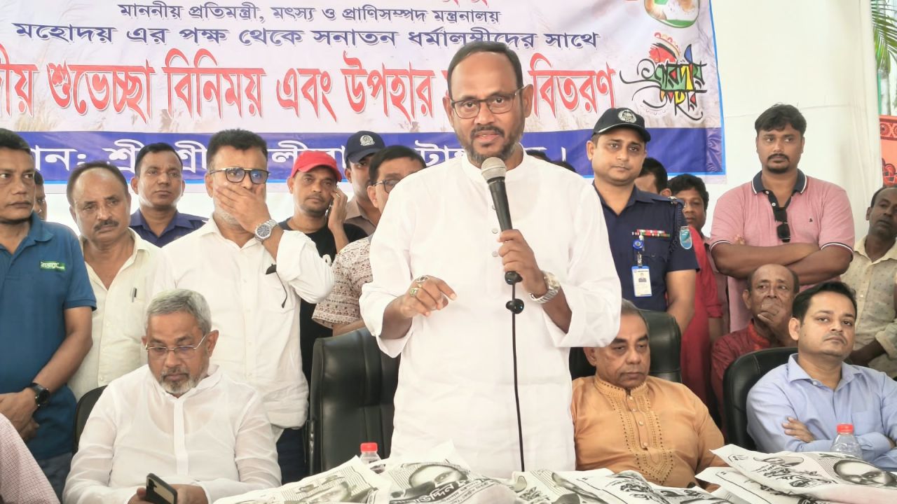 সনাতন ধর্মাবলম্বীদের ব্যক্তিগত তহবিল থেকে উপহার দিলেন প্রতিমন্ত্রী টুকু