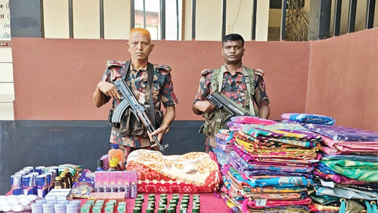 বেনাপোল সীমান্তে ৫৪ লাখ টাকার চোরাই পণ্য জব্দ