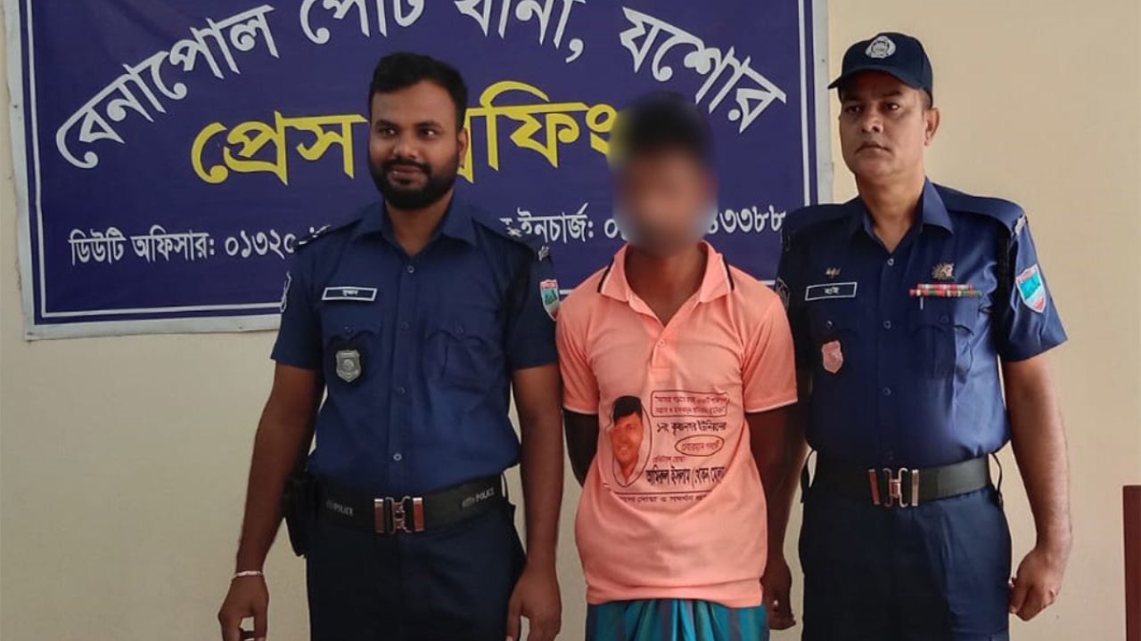 বেনাপোলে পিস্তল, গুলি ও ম্যাগাজিনসহ ভ্যানচালক আটক