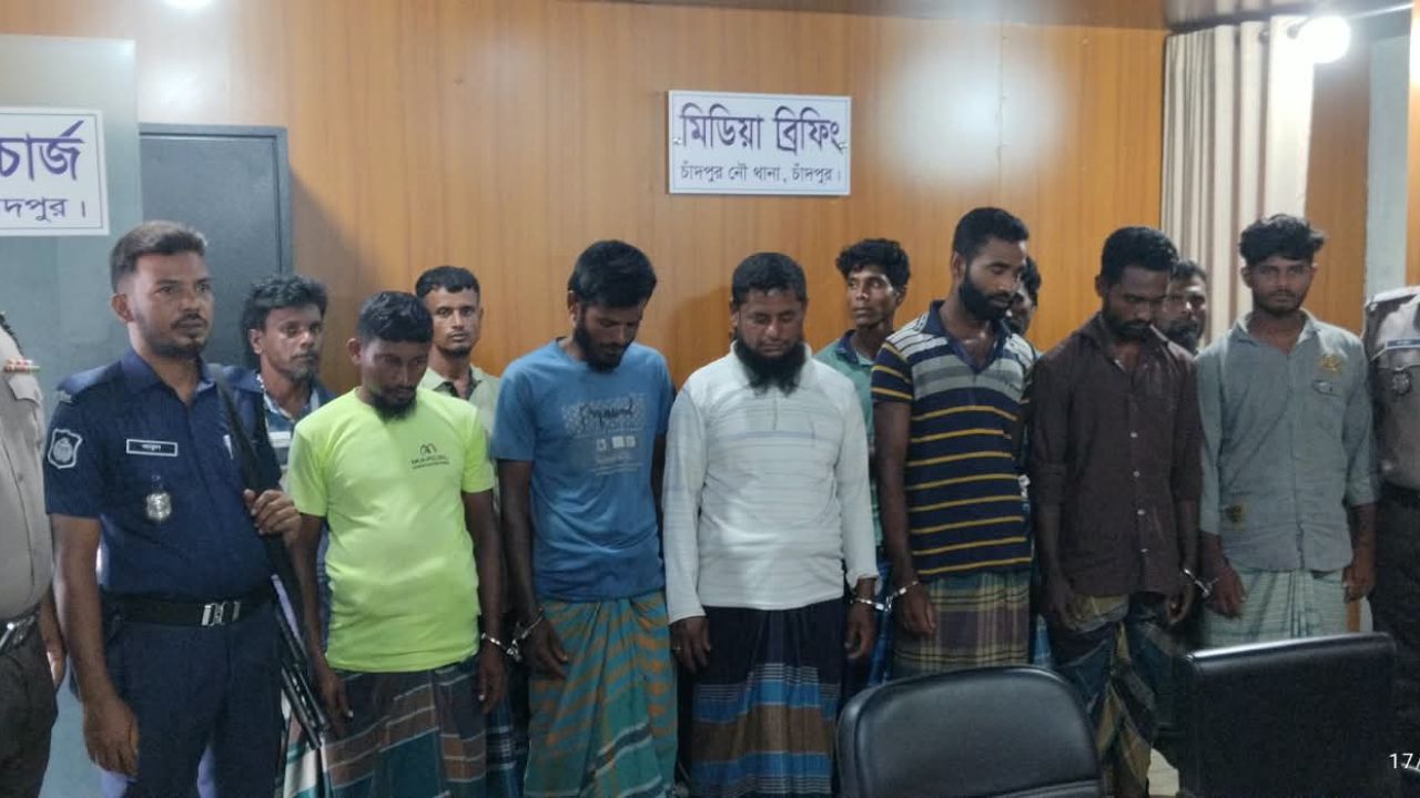 পদ্মা-মেঘনায় নিষেধাজ্ঞা অমান্য করে ইলিশ শিকার, গ্রেপ্তার ১৯