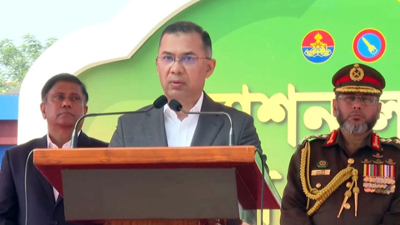 জাতীয় পতাকার মান রক্ষা করা সৈনিকদের পবিত্র দায়িত্ব: প্রধানমন্ত্রী