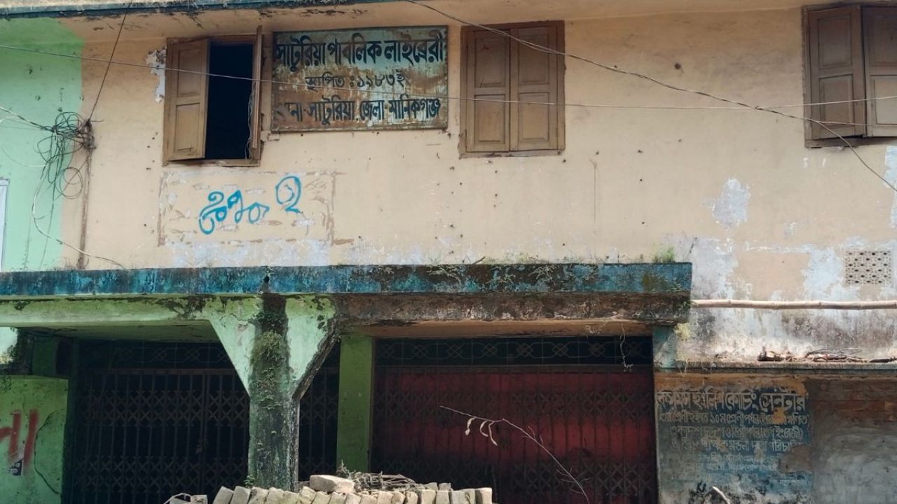 তালাবদ্ধ লাইব্রেরি, নষ্ট হচ্ছে লাখ লাখ টাকার বই