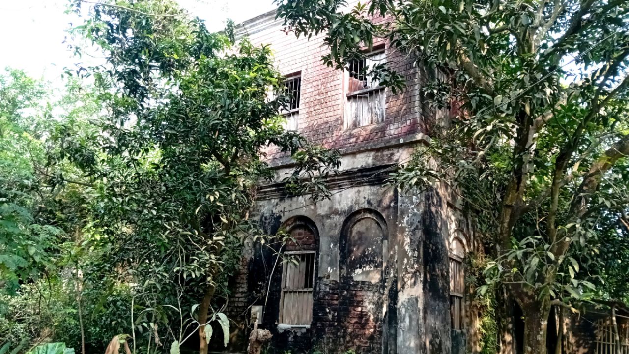 জন্মশতবর্ষেও বেদখলে ইলা মিত্রের পৈত্রিক বাড়ি