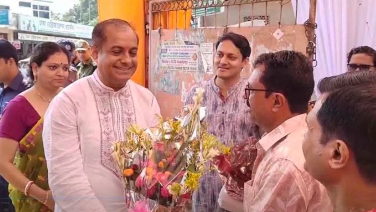 শ্রীমঙ্গলের পূজামণ্ডপে ভারতের সহকারী হাইকমিশনার অনিরুদ্ধ দাস