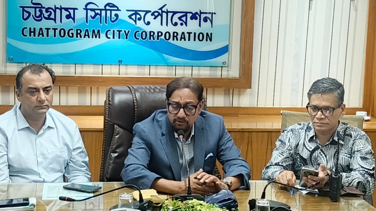 বর্জ্য ব্যবস্থাপনায় আধুনিক গাড়ি আনছে চসিক : মেয়র শাহাদাত