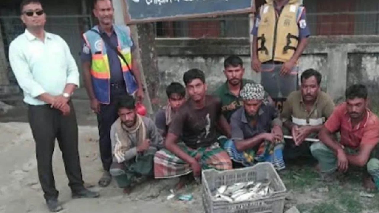 দুই লাখ মিটার কারেন্ট জাল ও ২০ কেজি ইলিশসহ আটক ৮