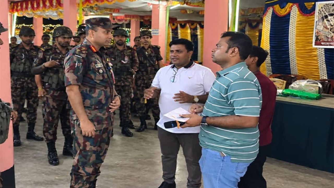 পূজামণ্ডপে এবার বিজিবির সাঁজোয়া যান ও ডগ স্কোয়াড