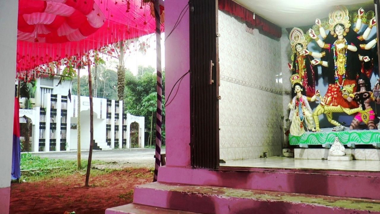 ধর্মীয় সম্প্রীতির অনন্য দৃষ্টান্ত, একই আঙিনায় আজান-শঙ্খধ্বনি