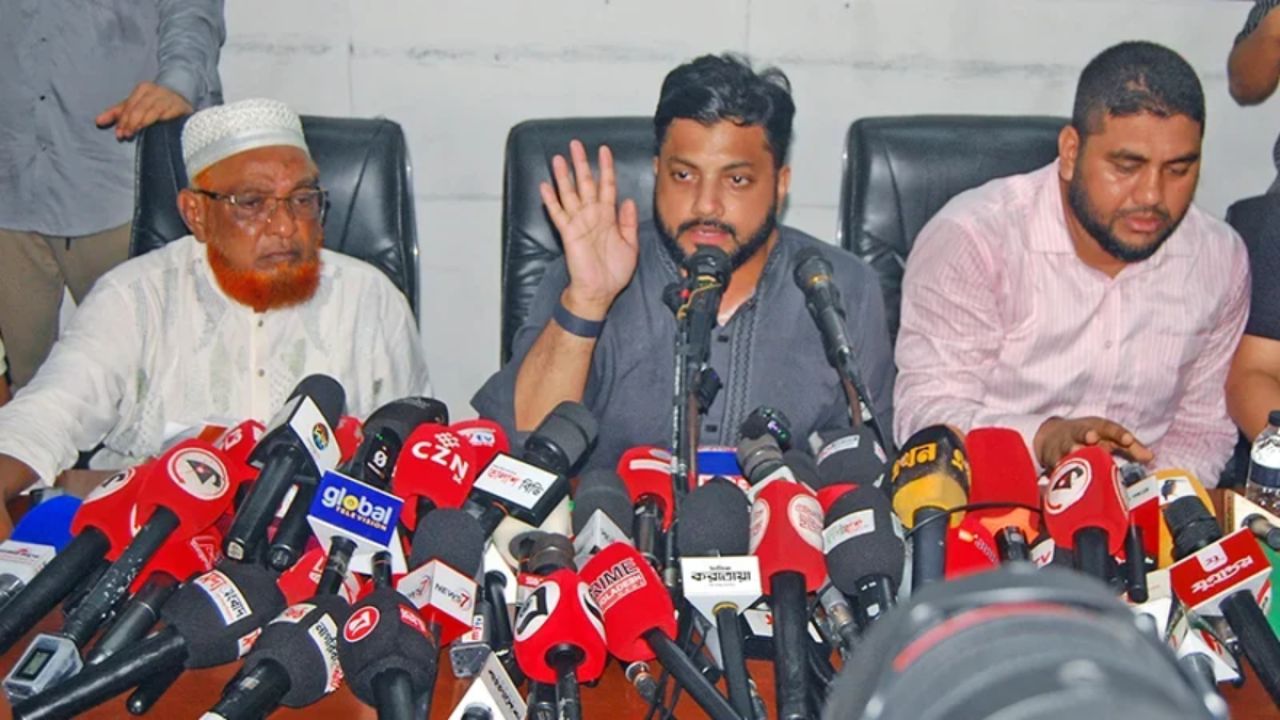 অস্ত্র বিতর্ক থেকে অবশেষে পদত্যাগ ইশরাক হোসেনের
