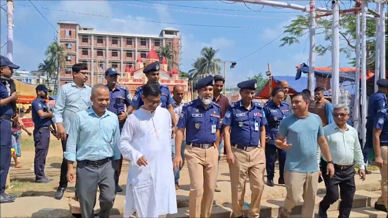 বান্দরবানে পূজা মণ্ডপে বিনামূল্যে চিকিৎসা সেবা