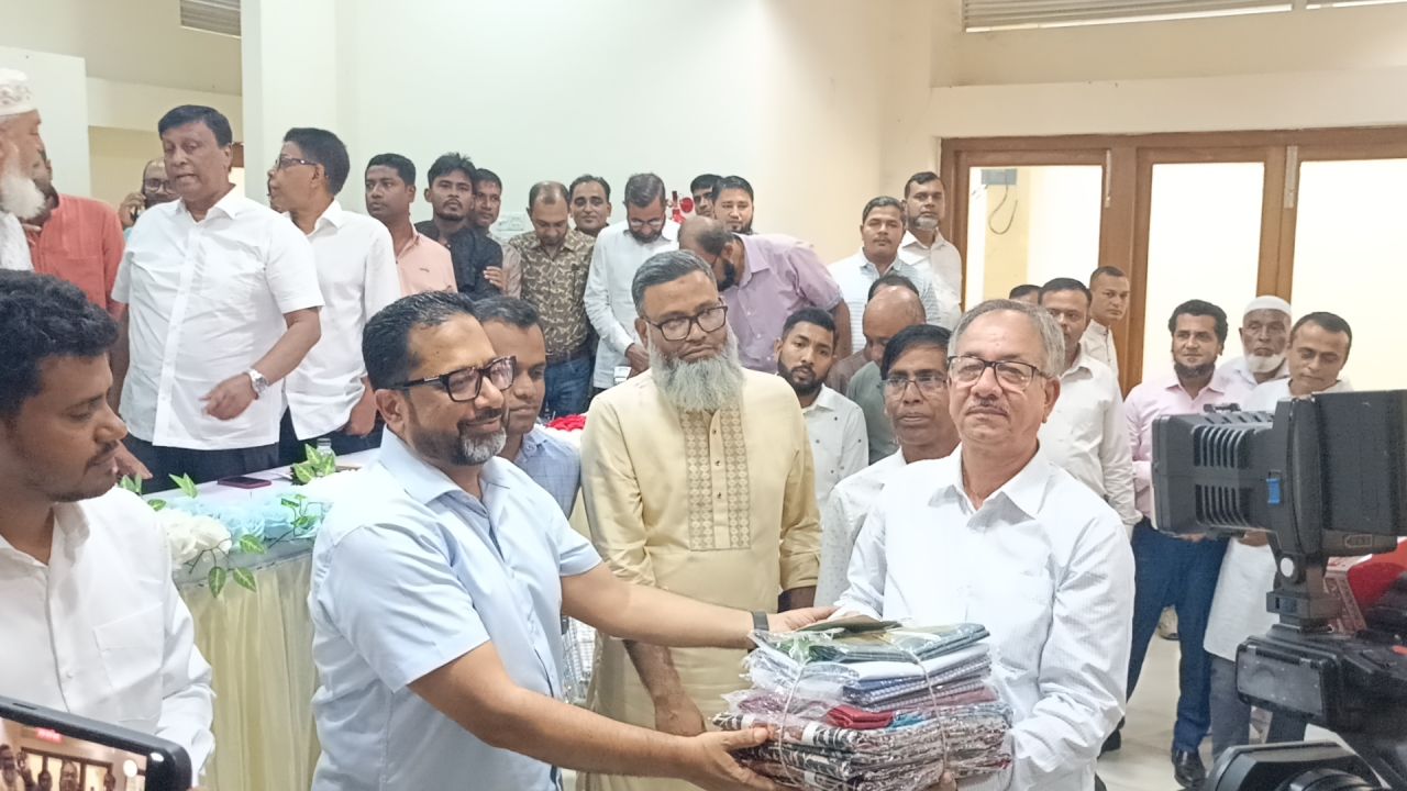 ‘আপনারা কেউ সংখ্যালঘু নন, সবার পরিচয় বাংলাদেশি নাগরিক’: গণপূর্ত প্রতিমন্ত্রী