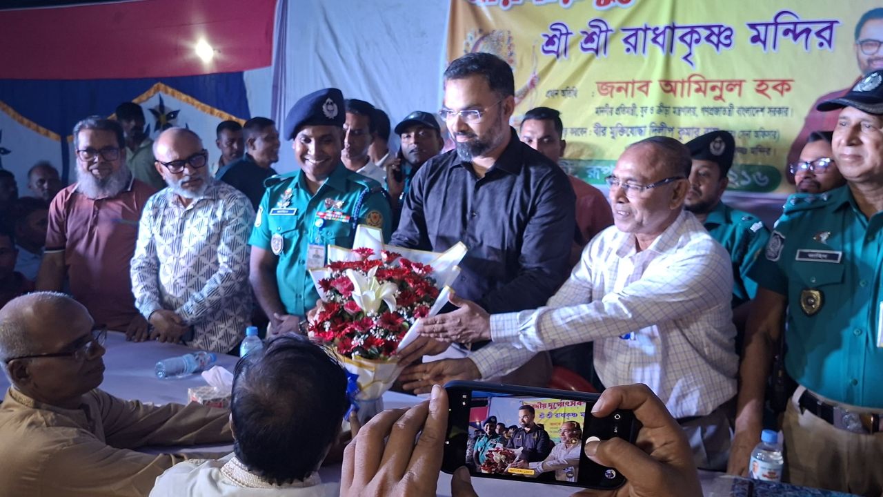 দুর্গাপূজার পর মন্দিরের সমস্যা সমাধানের আশ্বাস প্রতিমন্ত্রীর