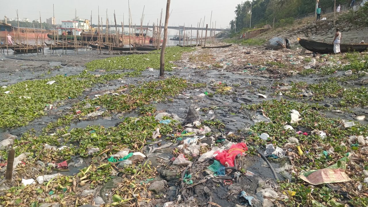 আমাদের অনিরাপদ পানির গল্প