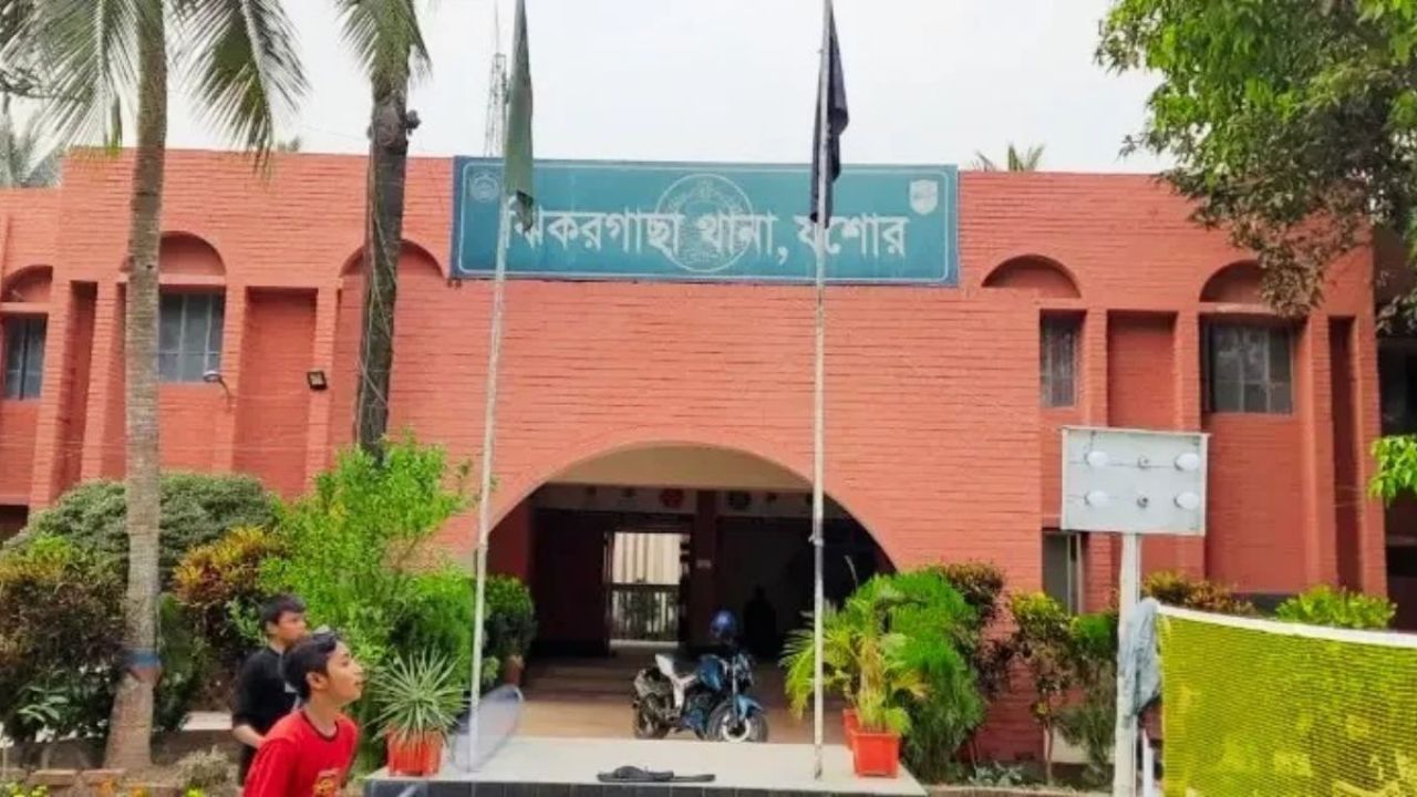 প্রতিমা দর্শনে গিয়ে দুর্ঘটনায় প্রাণ গেল দুই ভাই-বোনের