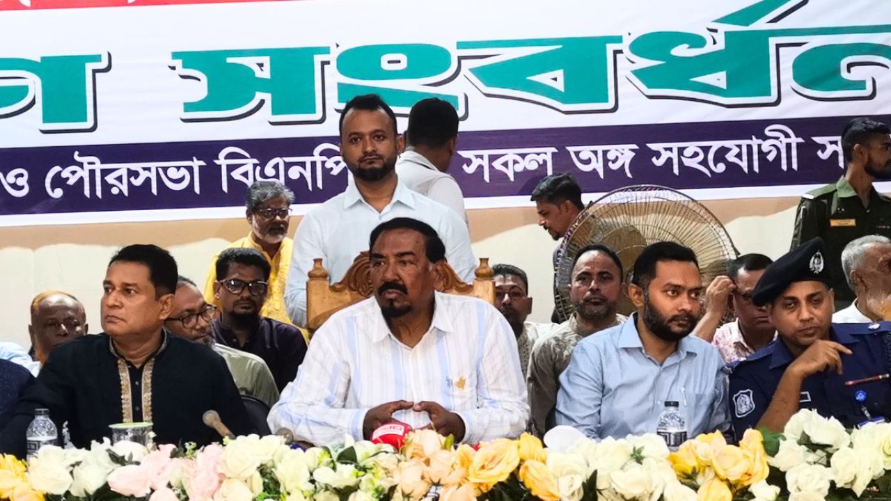 বিদেশে বসে শেখ হাসিনা ষড়যন্ত্র করছে : স্পিকার