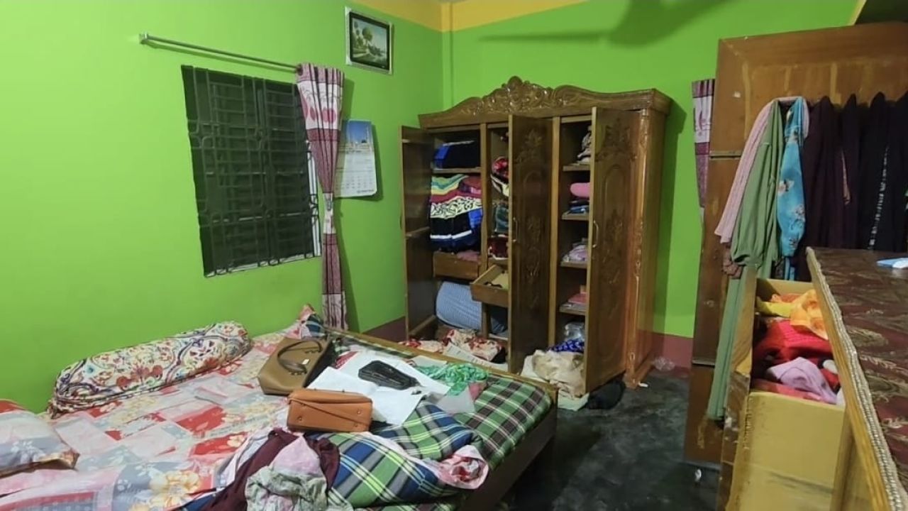 পলাশে তালা ভেঙে প্রবাসীর ৭ লাখ টাকা-স্বর্ণালংকার চুরি