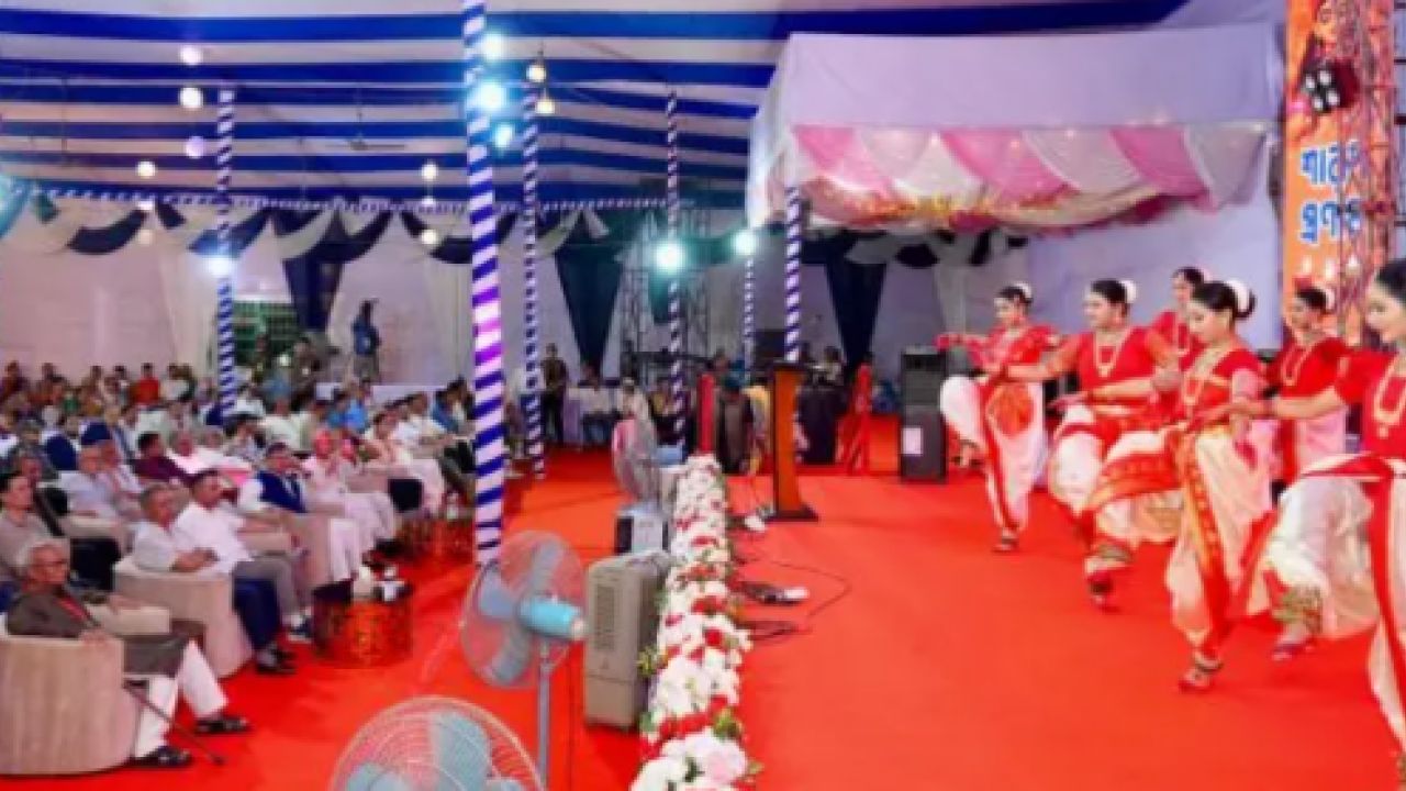 রংপুর ও রাজশাহী হয়ে চট্টগ্রামে পূজামণ্ডপে প্রধানমন্ত্রী