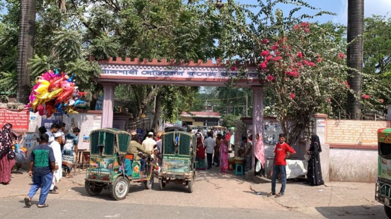রামেক হাসপাতালে ৫ দফা দাবিতে ইন্টার্নদের কর্মবিরতি