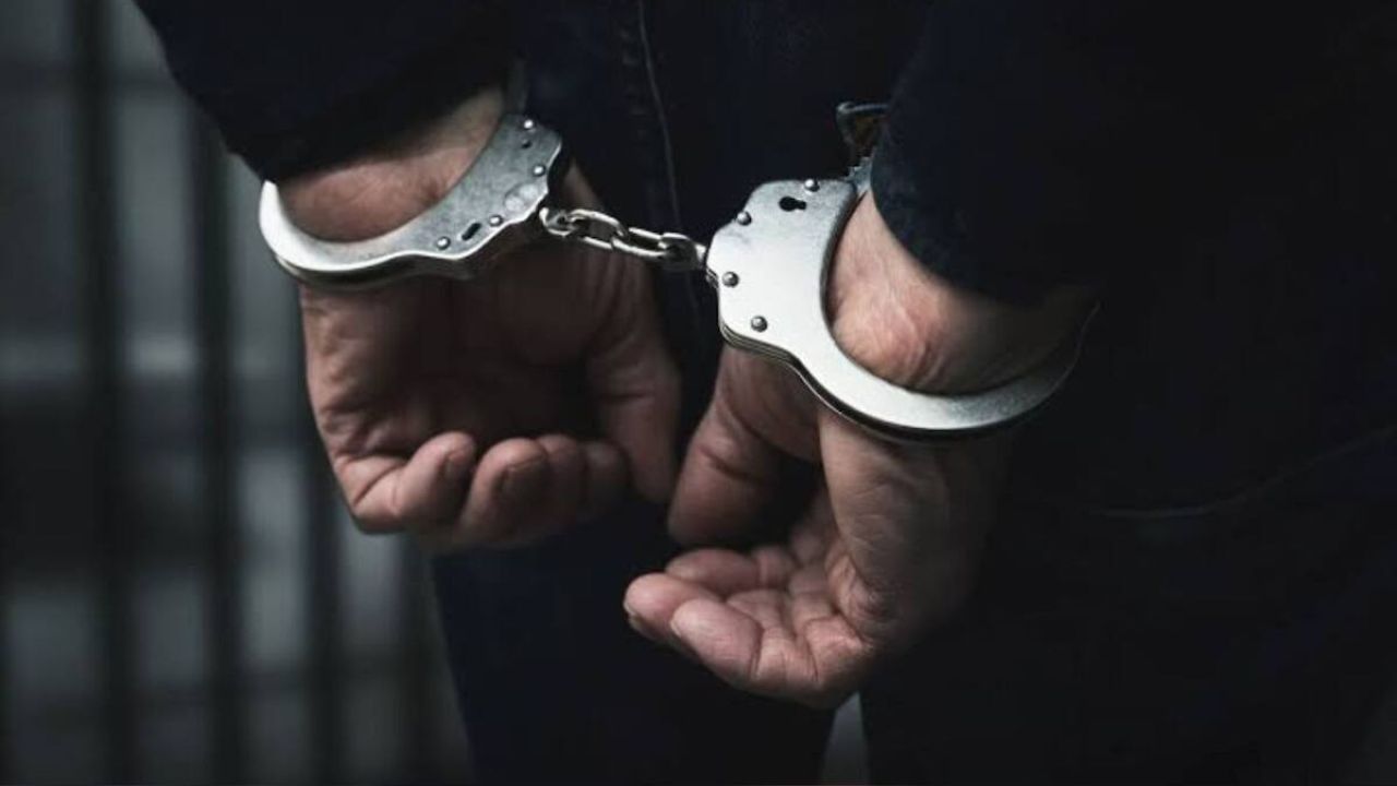 ভারতে পাচারের সময় ৪ কোটি টাকার সোনারসহ পাচারকারী আটক