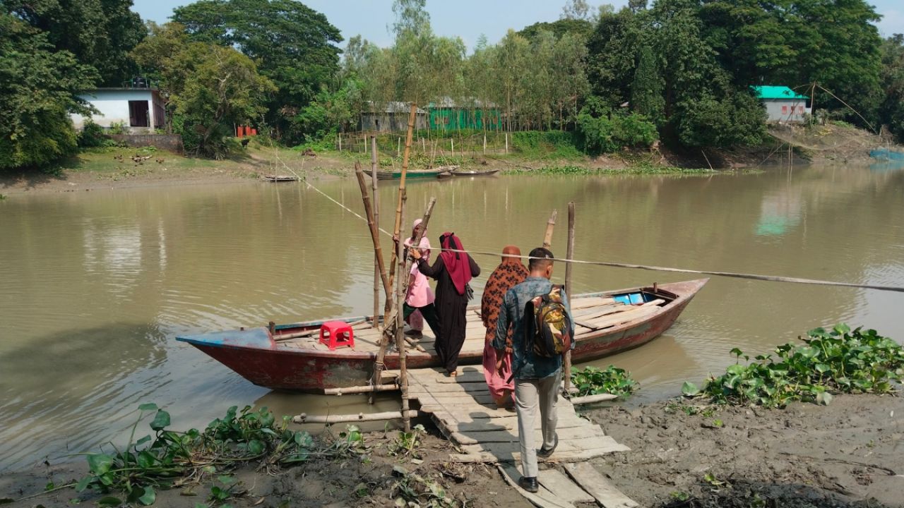 ৫০ বছরেও মিলল না সেতু, দুর্ভোগে ১০ গ্রাম