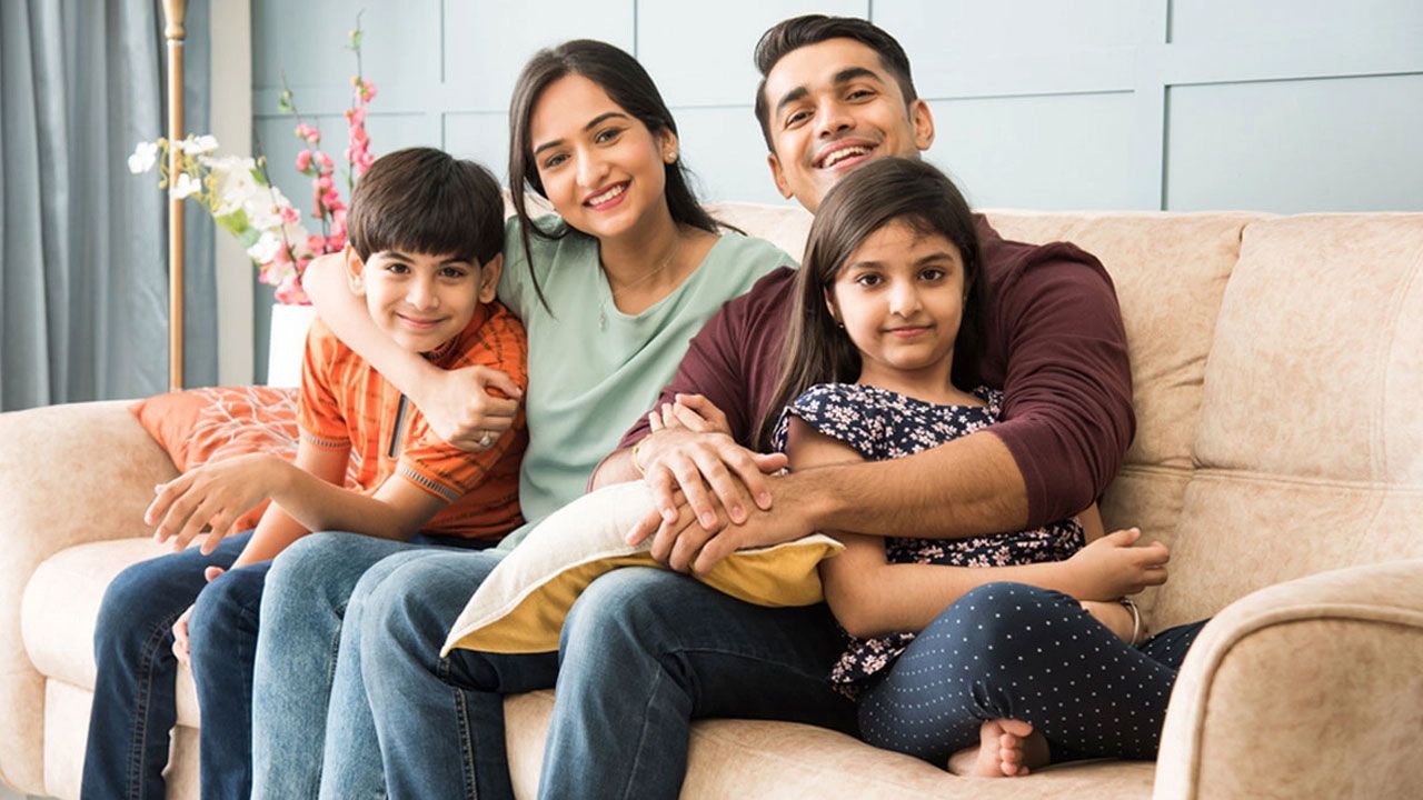 সুস্থ পারিবারিক পরিবেশ গড়তে মা-বাবার করণীয়
