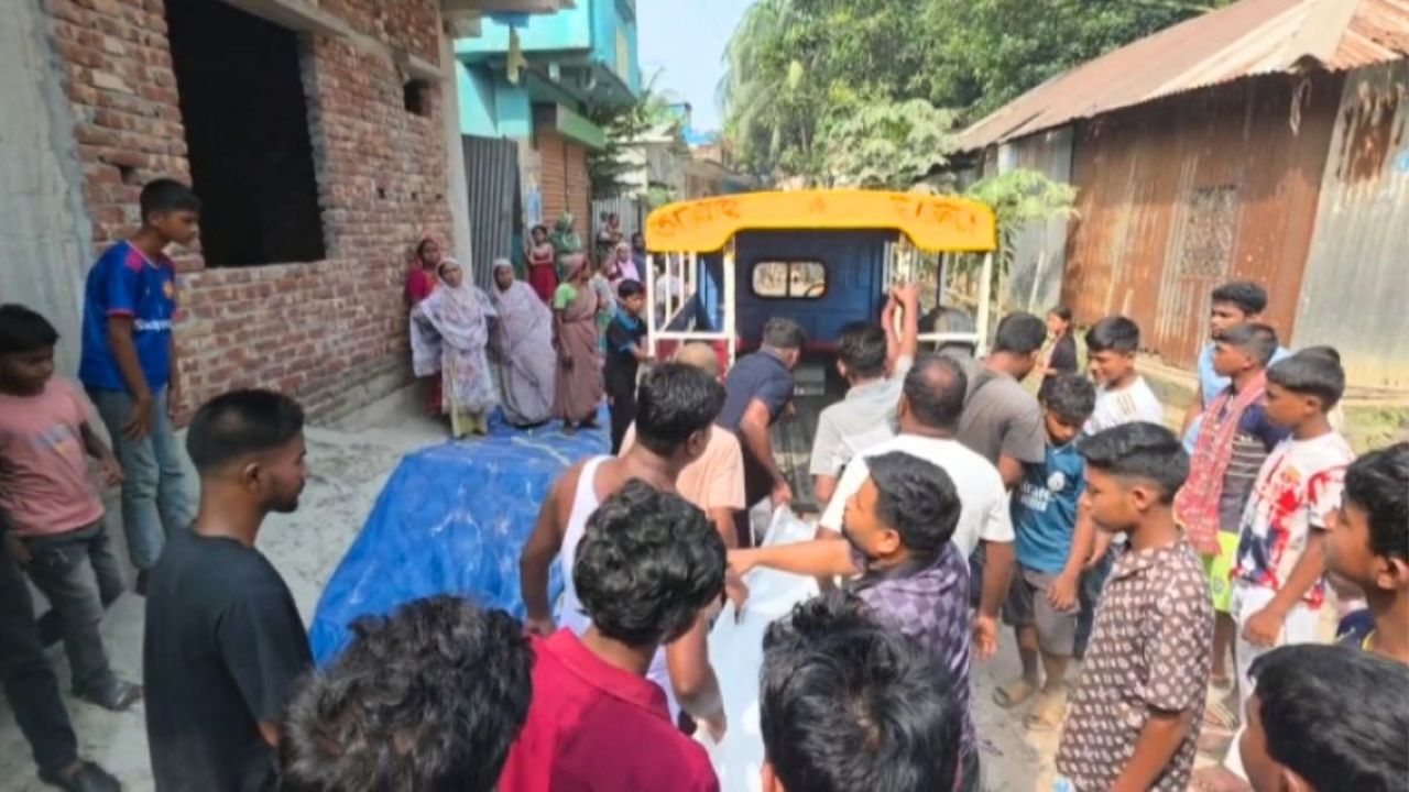 রূপগঞ্জে ট্রাক-অটোরিকশা সংঘর্ষে চালকসহ নিহত ২