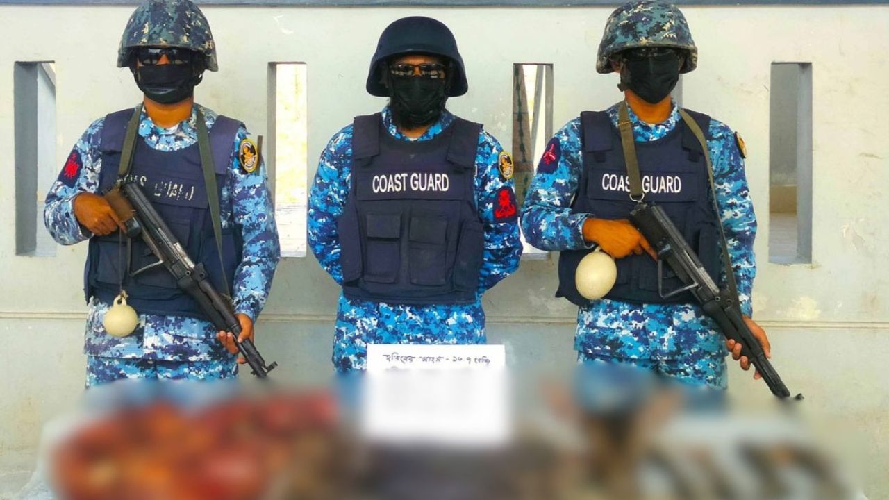সুন্দরবনে কোস্ট গার্ডের অভিযানে হরিণের মাংস উদ্ধার