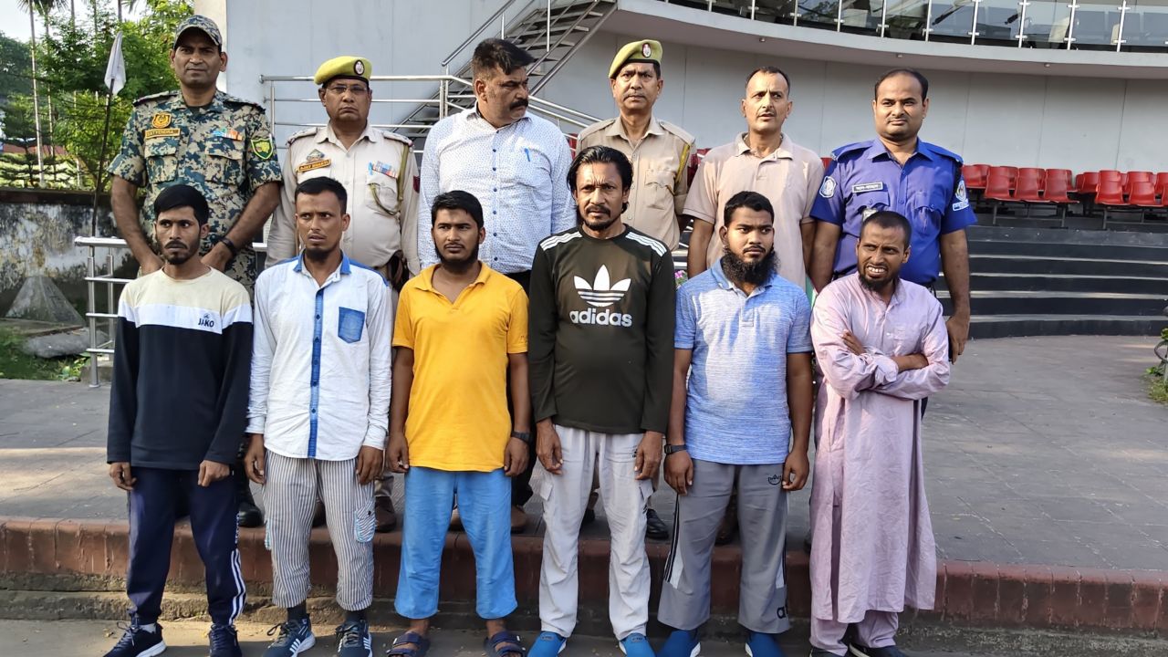 কাশ্মিরের কারাগার থেকে ফিরলেন ছয় বাংলাদেশি যুবক
