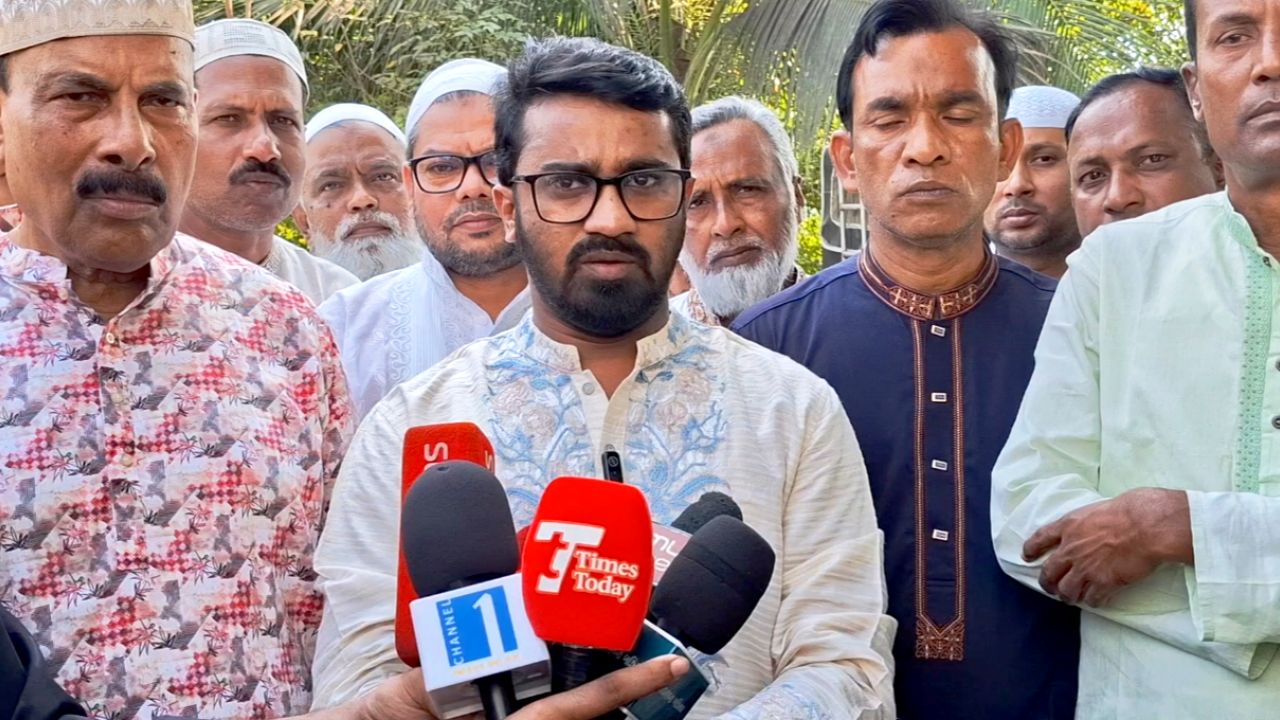 রুমিন ফারহানা আওয়ামী বাংলাদেশ শাখার সভানেত্রী: রাশেদ খাঁন 