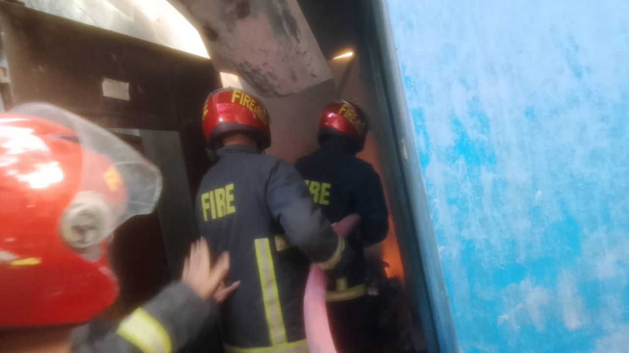 গাজীপুরে স্বামী-স্ত্রী, দুই সন্তান দগ্ধ, হাসপাতালে ভর্তি