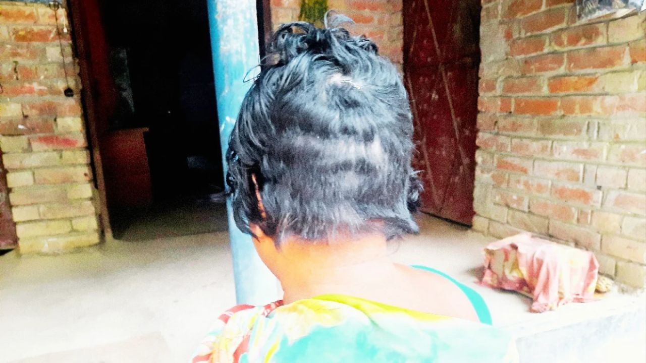 পরকীয়ার অপবাদে হিন্দু নারীকে চুল কেটে মরিচ মাখানো
