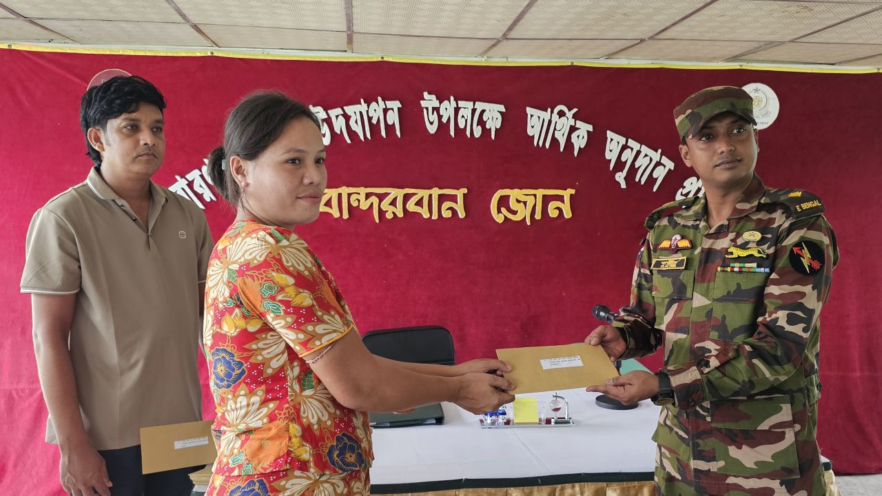 প্রবারণা পূর্ণিমা উপলক্ষে সেনাবাহিনীর আর্থিক অনুদান প্রদান