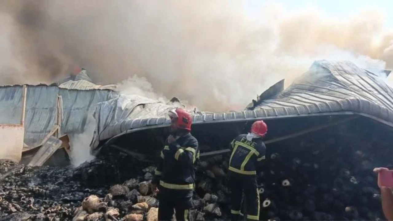 গাজীপুরে কারখানায় আগুন, ৪ ঘণ্টা পর নিয়ন্ত্রণে