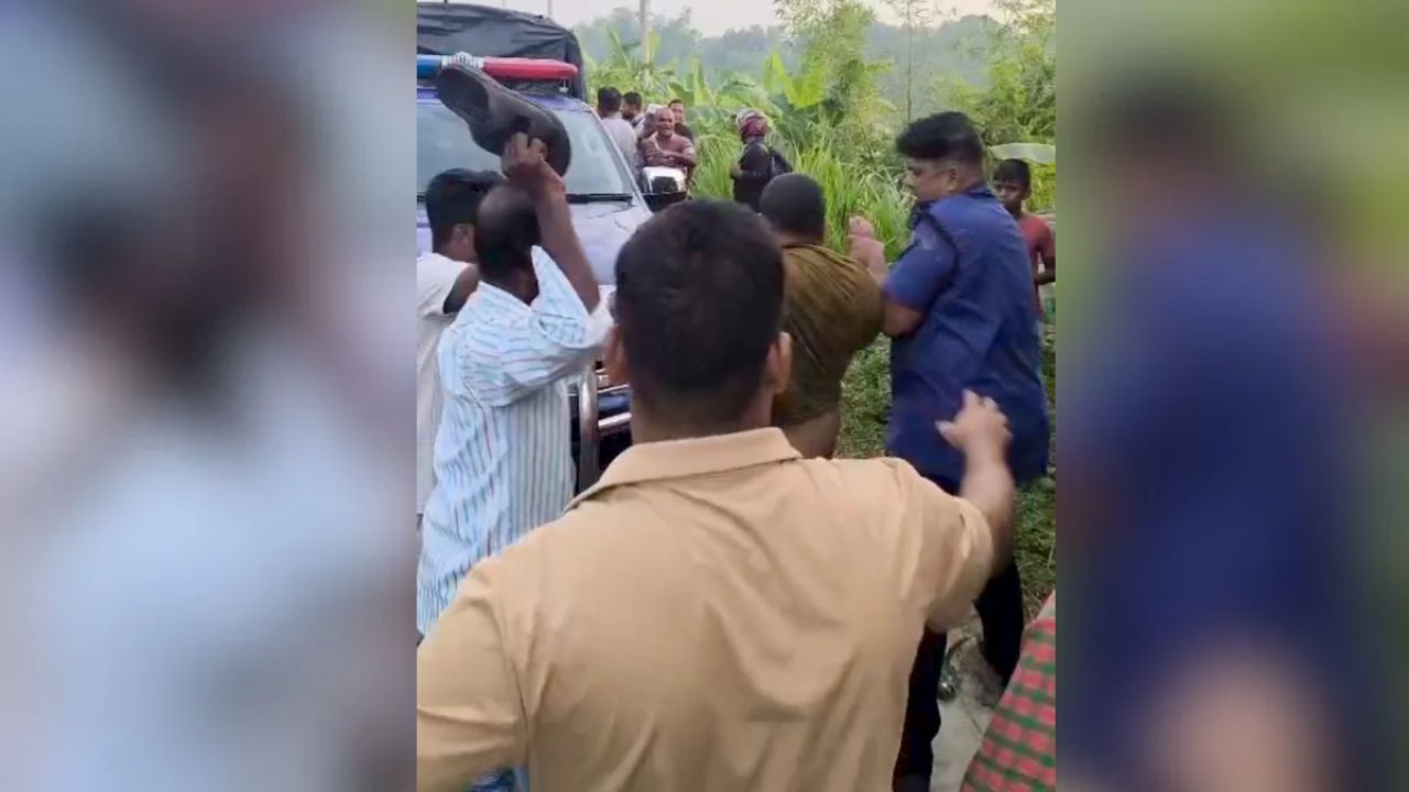 কুষ্টিয়ায় দুই ছিনতাইকারীকে গণপিটুনি