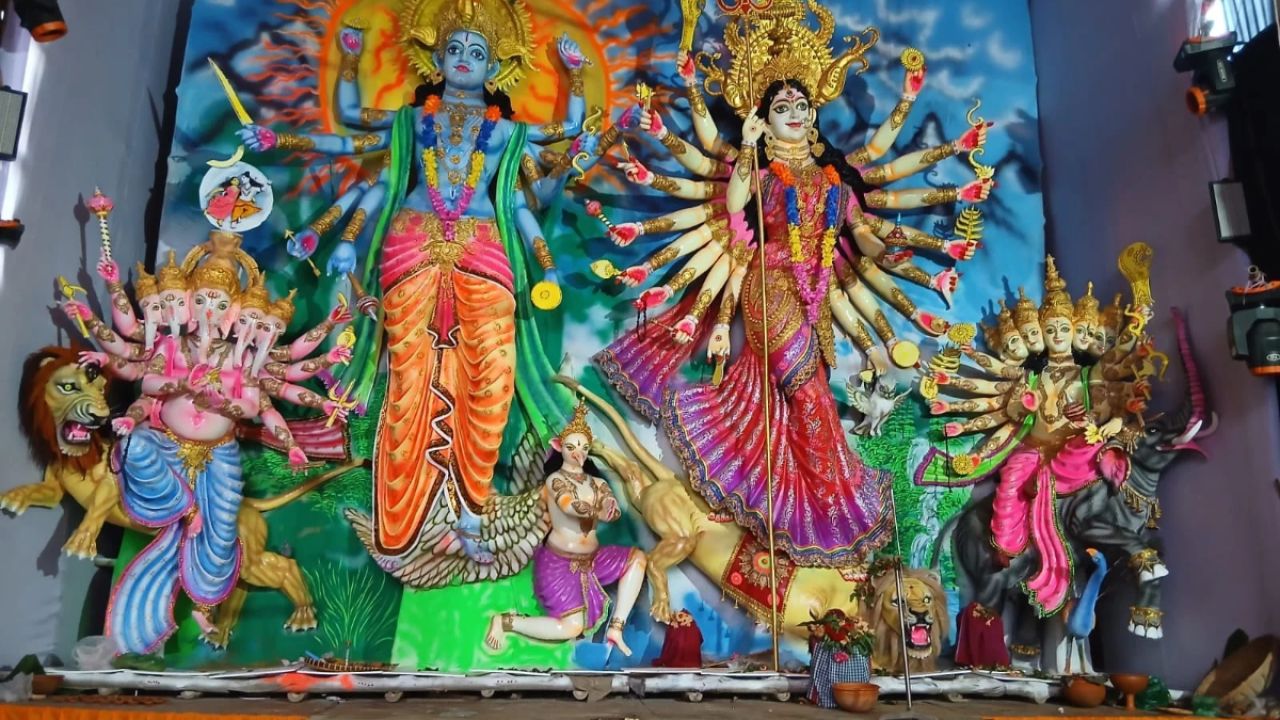 দেশের সর্ববৃহৎ লক্ষ্মীপূজার তোড়জোড় পলাশের পাইকসায়