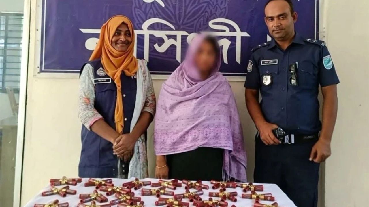 বাসে তল্লাশি চালিয়ে ১৪০ রাউন্ড সিসা গুলিসহ নারী আটক