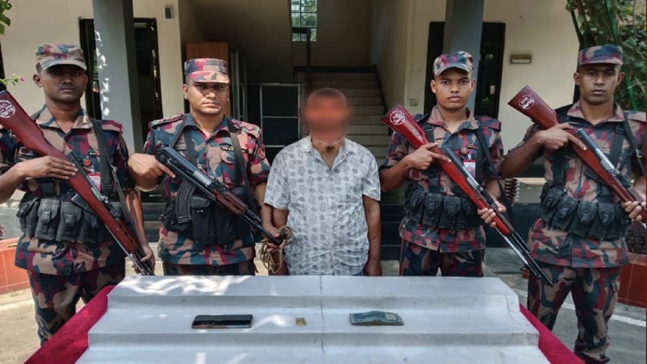 ভারতে পাচারের সময় সোনার বারসহ গ্রেপ্তার ১