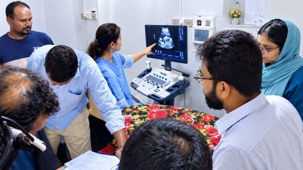 মহাদেবপুরে ৩ অবৈধ চিকিৎসাসেবা প্রতিষ্ঠানে জরিমানা