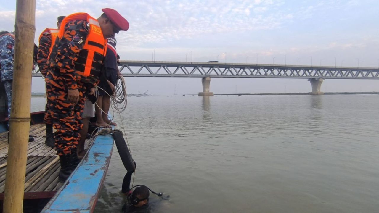 পদ্মায় গোসলে নেমে নিখোঁজ ২