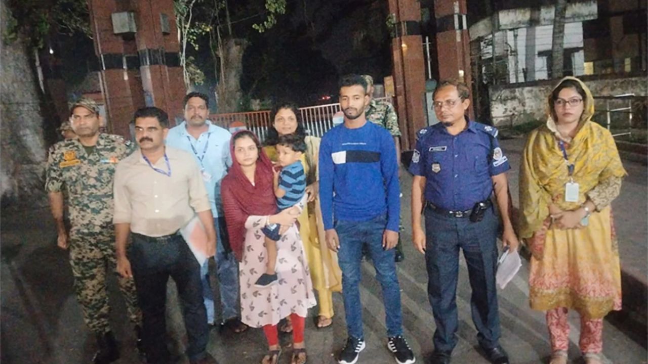 সীমান্ত পেরিয়ে কেরালায় কারাভোগ, দেশে ফিরল দম্পতি