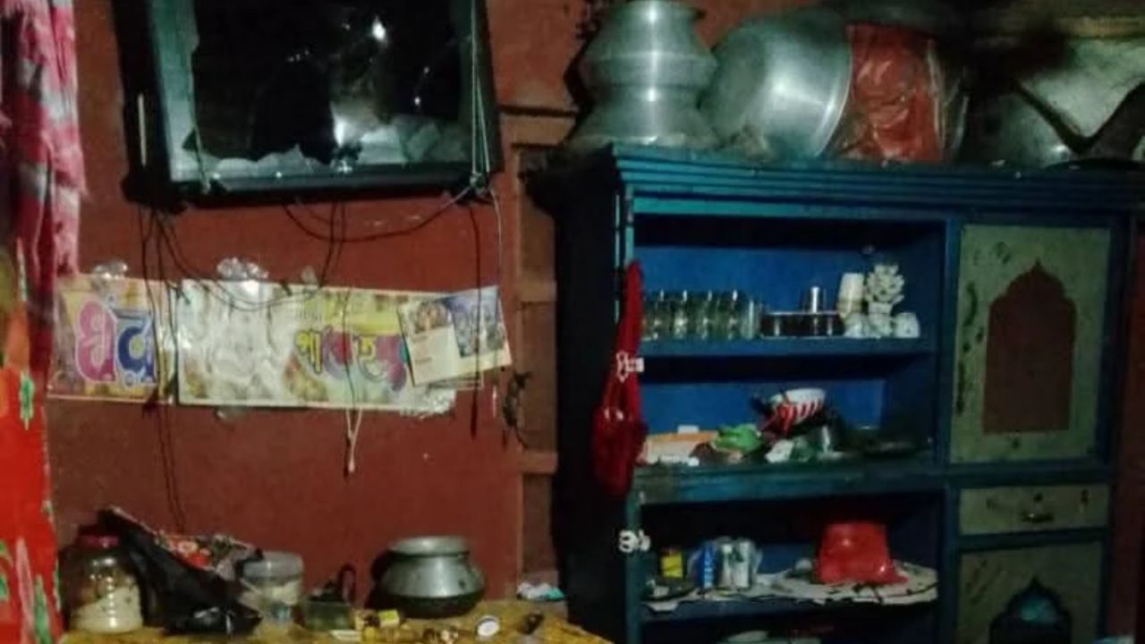 ধর্ম অবমাননার অভিযোগে তিন হিন্দু বাড়িতে হামলা-ভাঙচুর