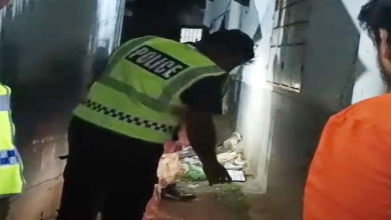 যশোরে বিএনপি সমর্থকের বাড়িতে ককটেল হামলা