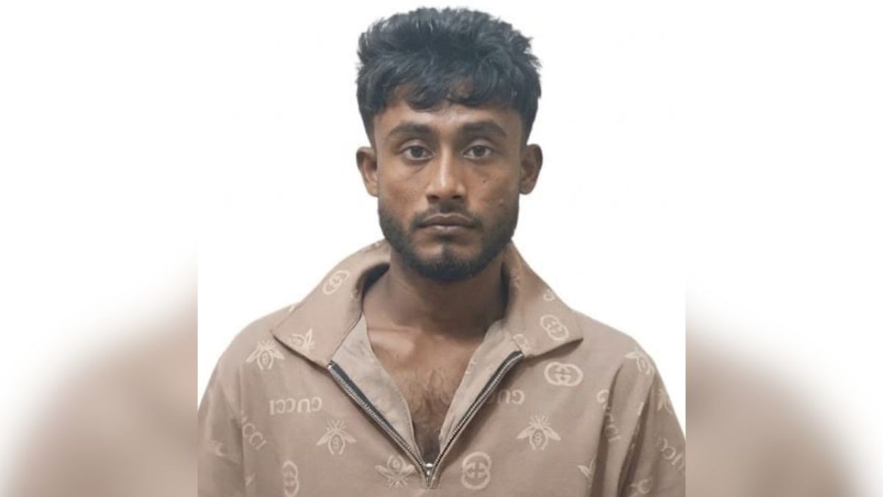 টেকনাফে সন্ত্রাসী রিদুয়ান বাহিনীর সদস্য গ্রেপ্তার