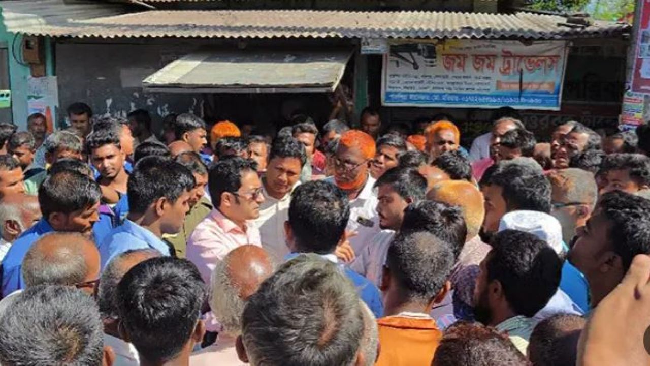 সারের দাবিতে লালমনিরহাটে মহাসড়ক অবরোধ