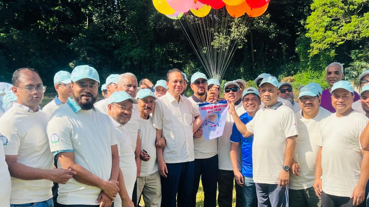 রোগীদের চিকিৎসায় নিজেদের সুস্থতাও জরুরি: চসিক প্রশাসক